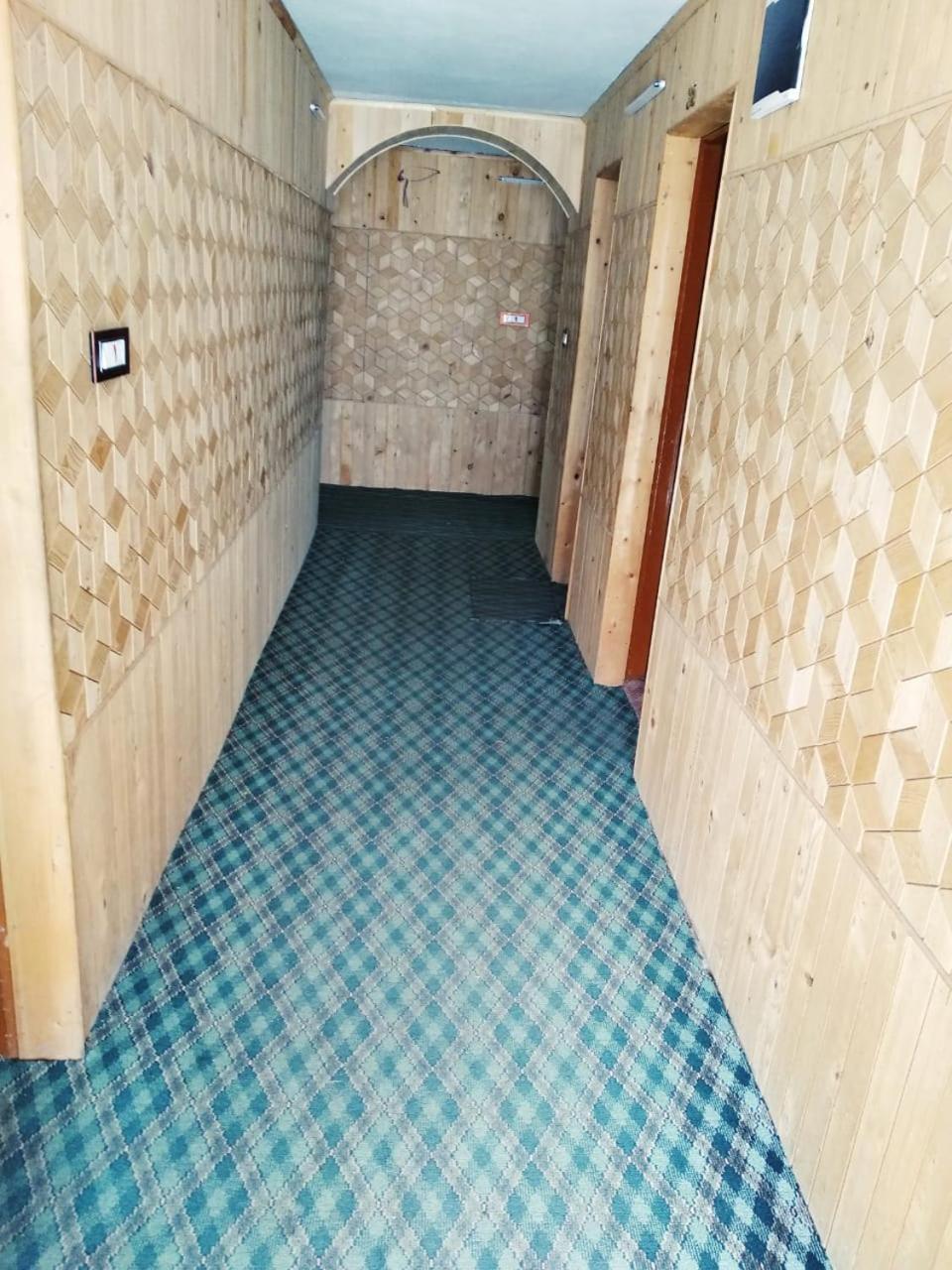 Hotel King Palace Pahalgām Esterno foto