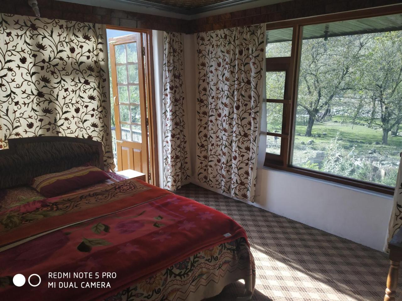 Hotel King Palace Pahalgām Esterno foto