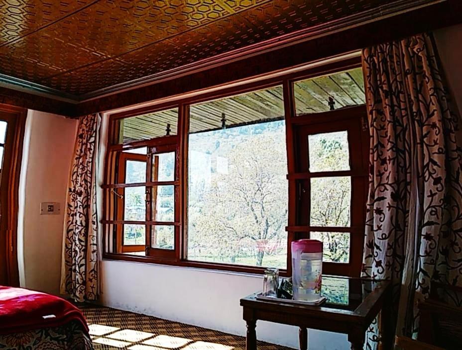 Hotel King Palace Pahalgām Esterno foto