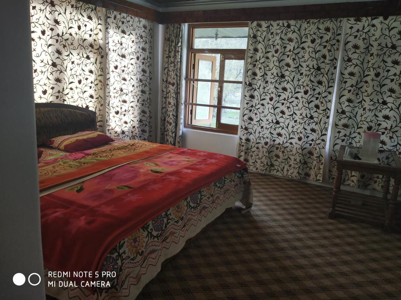 Hotel King Palace Pahalgām Esterno foto